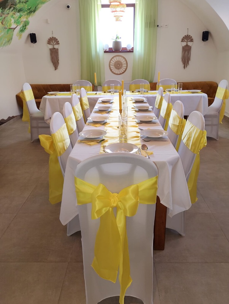 Priestranné stolovanie