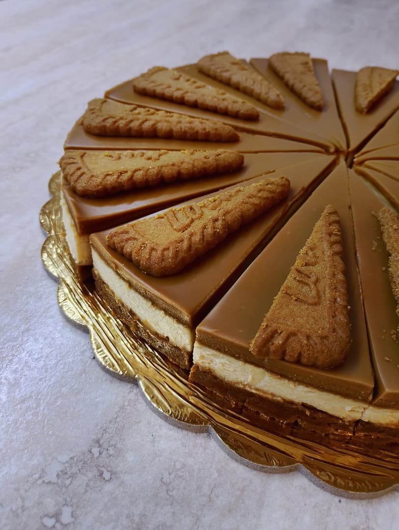 Pistáciová torta s malinami