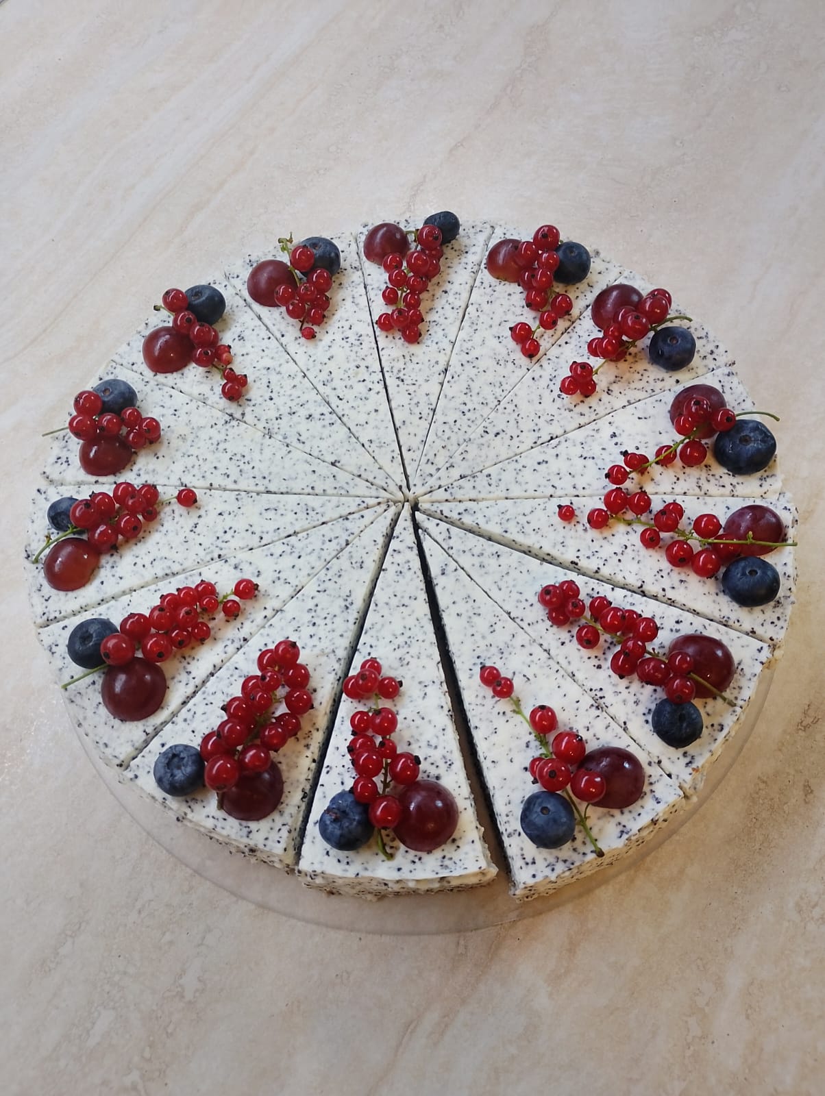 Maková torta s ríbezľami